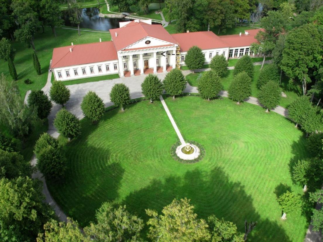Taujenu Dvaro Sveciu Namai Taujenai Bagian luar foto